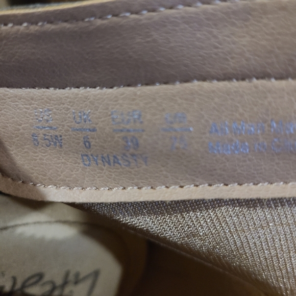 Lifestride Dynasty zippered bootie tan with 1.5 inch heel women's - Picture 10 of 10